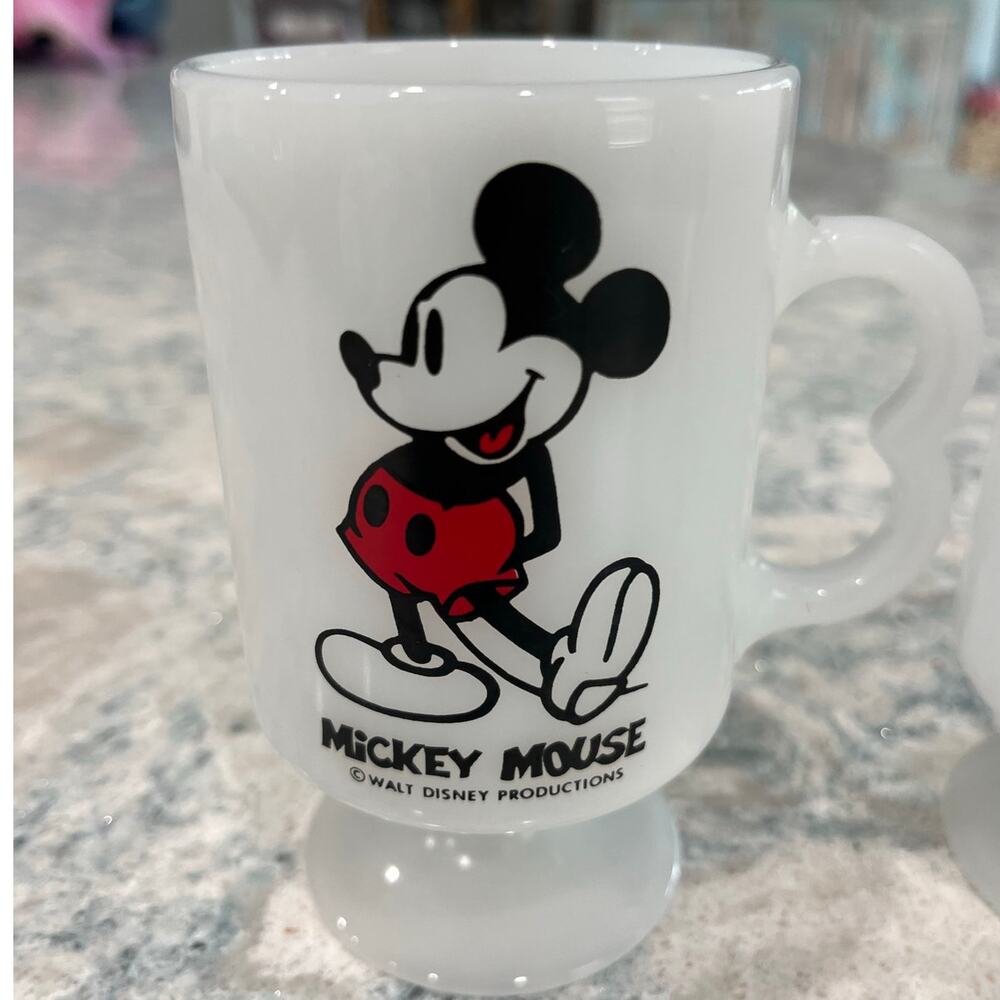 Vintage Pair Of Disney Milk Glass Pedestal Mugs Featuring Minnie & Mickey Mouse - Picture 3 of 7